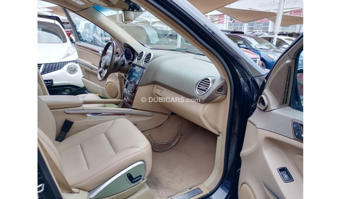 Mercedes-Benz ML 350 2010 model, leather hatch, cruise control, rear camera screen, in excellent condition