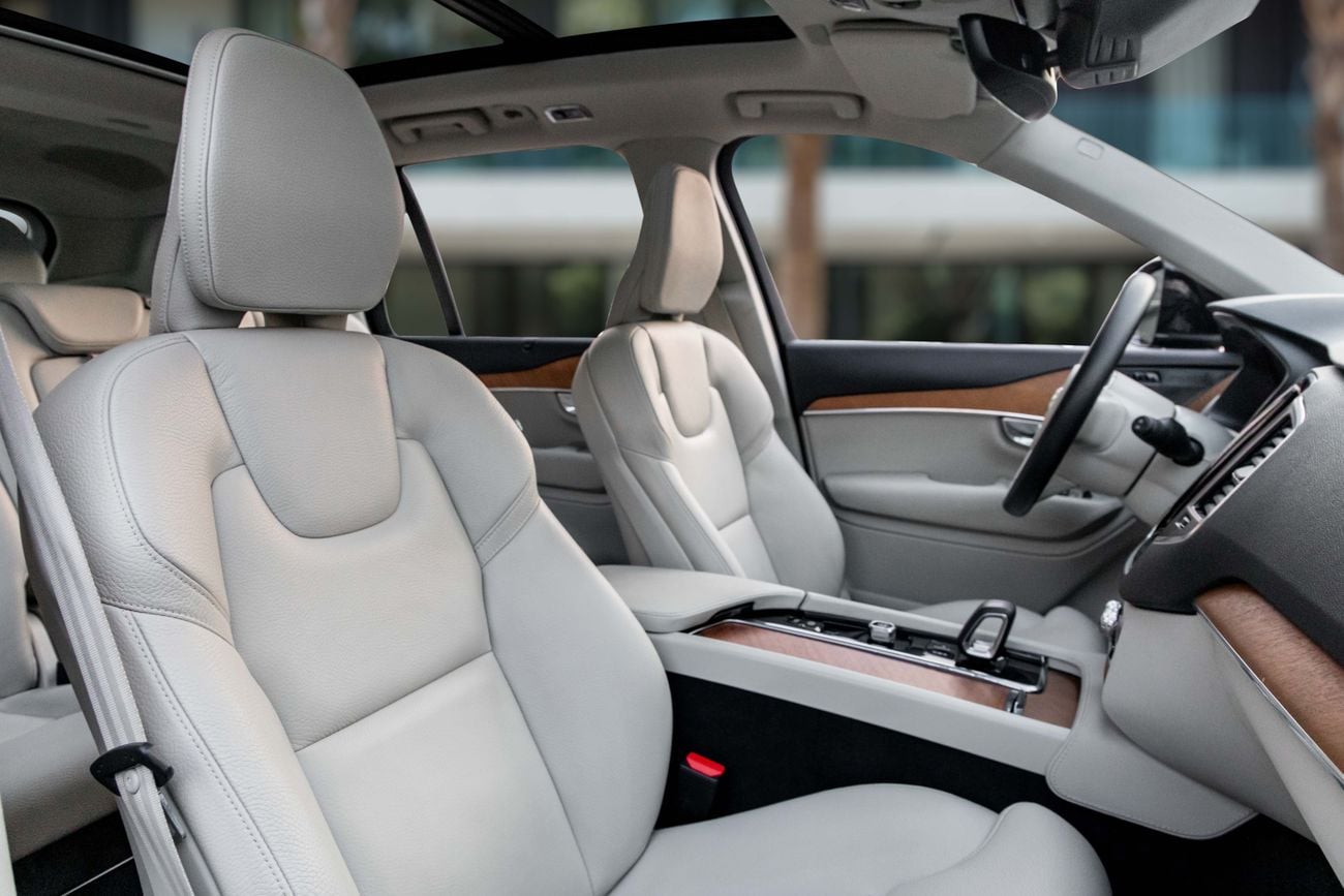 Volvo XC90 MOMENTUM | 2,546 P.M | 0% Downpayment | Pristine Condition!