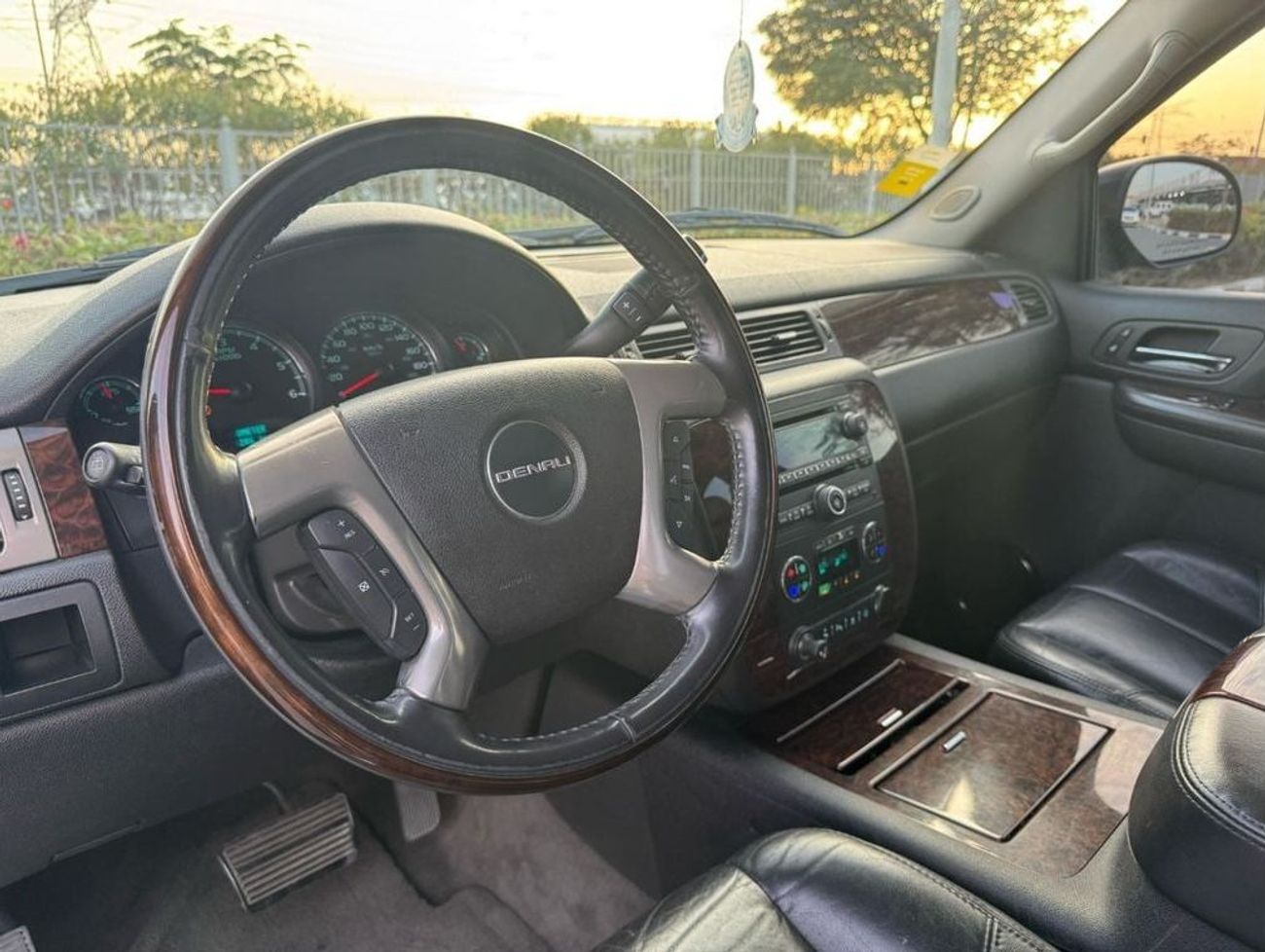 GMC Yukon GCC SPEC NEAT AND CLEAN