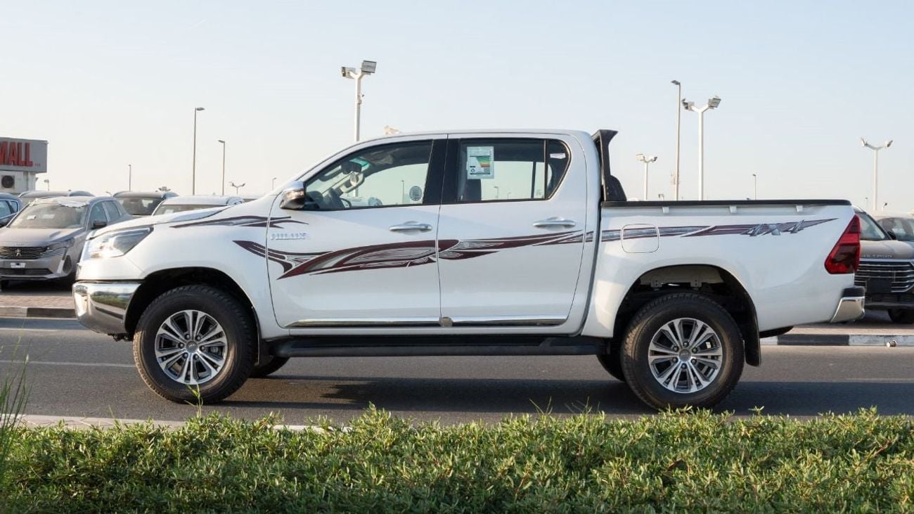 تويوتا هيلوكس 2025 Toyota Hilux 4x4 2.7L petrol AT with cooling seats Full option GCC Specs (Export Price)