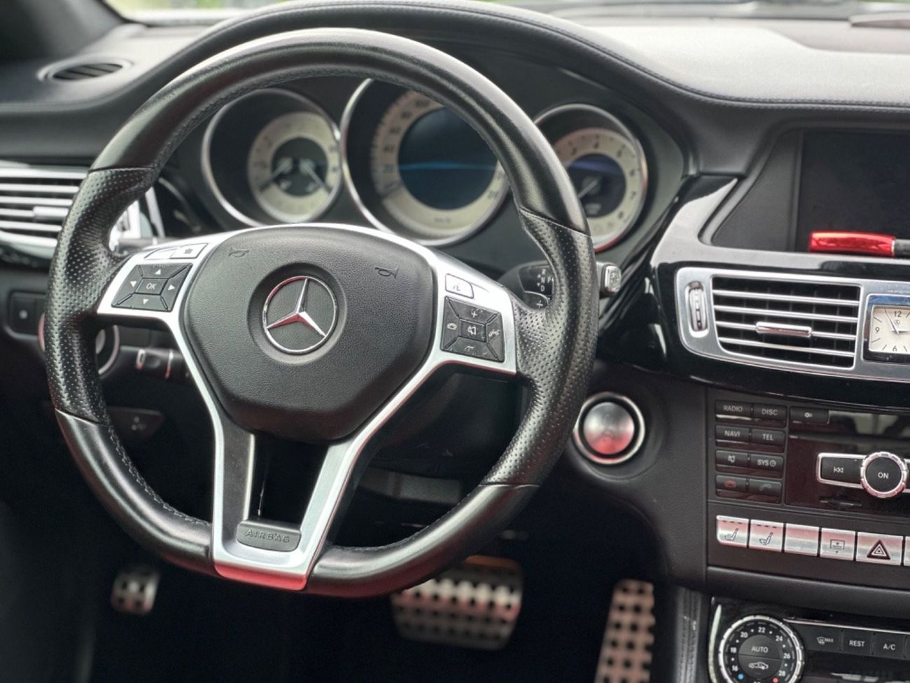 Mercedes-Benz CLS 500 MODEL 2014 GCC CAR PERFECT CONDITION INSIDE AND OUTSIDE