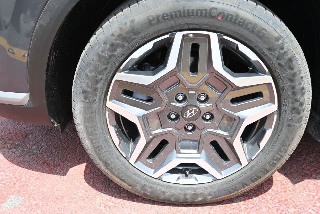 هيونداي سانتا في هيونداي سانتا في 2.5 لتر بنزين ، دفع رباعي ، دفع أمامي ، 5 أبواب ، مقاعد كهربائية أمامية ، سقف بانور