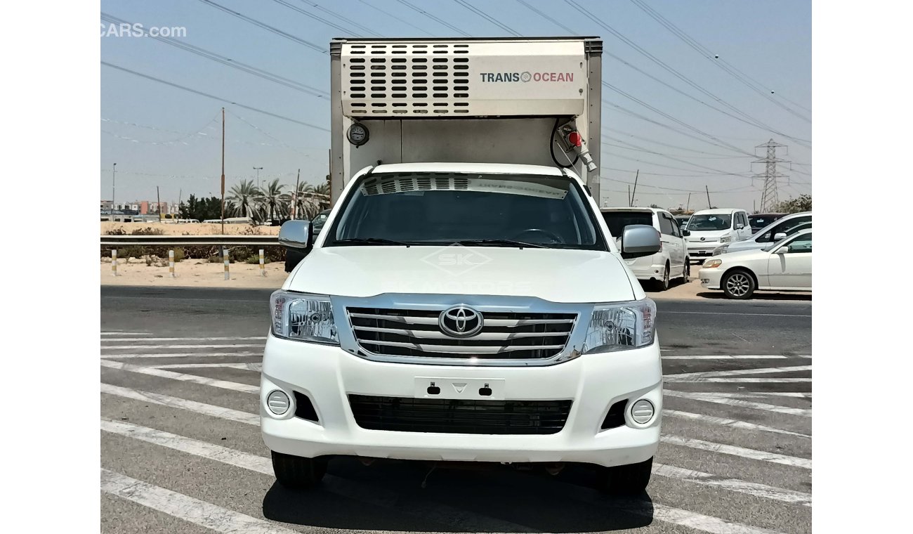 تويوتا هيلوكس 2.7L, 15" Tyre, Xenon Headlights, Fabric Seats, Chiller, Front A/C, Manual Gear Box (LOT # 8200)