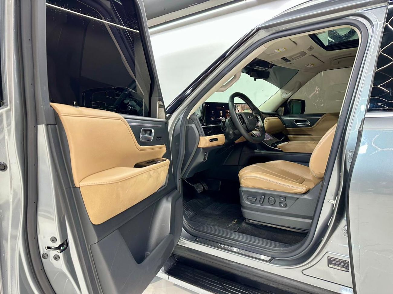 Infiniti QX80 Sensory Bench Chairs 3.5L AED 7344 / Monthly l 0% Down Payment l SENSORY l Agency Warranty until 203