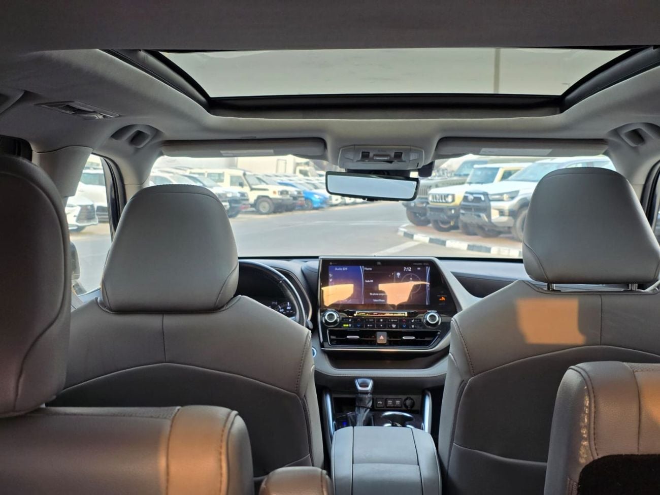 تويوتا هايلاندر Panoramic Roof , 360 camera and Parking sensors