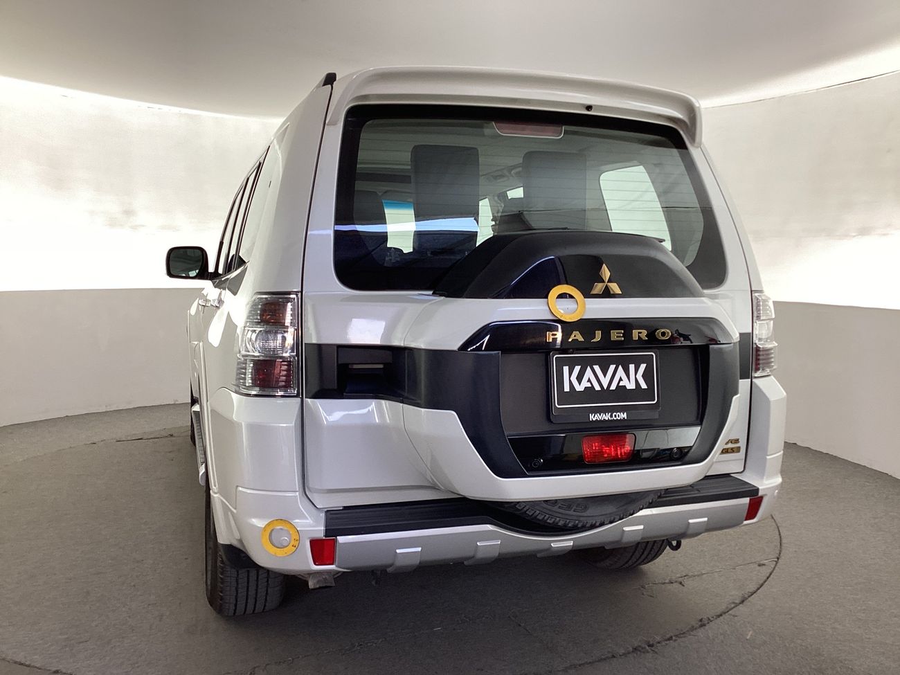 ميتسوبيشي باجيرو GLS Highline | National Day Celebration | شامل الضمان | 0 ﺪﻔﻋﺓ ﺃﻮﻟﻯ