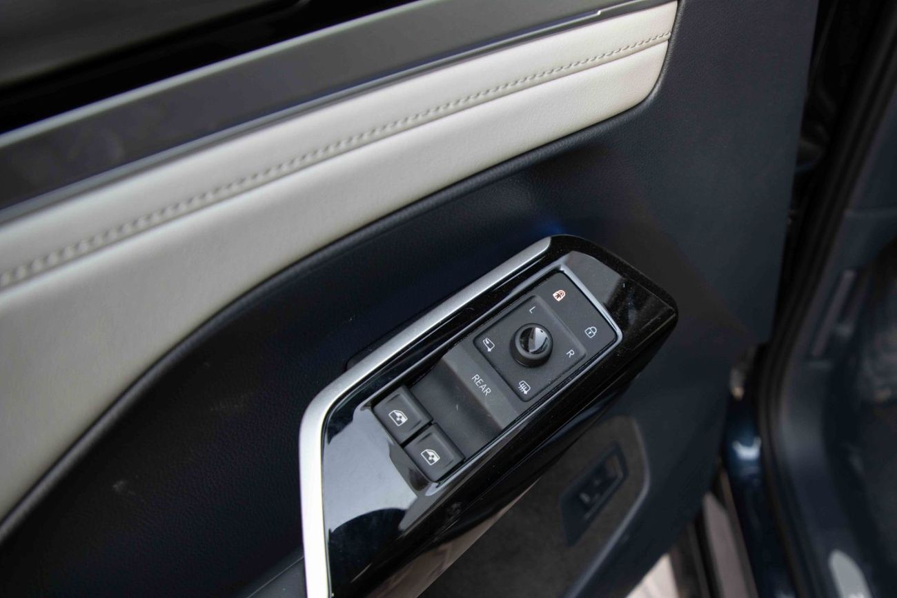 فولكس واجن ID.6 2024 Volkswagen ID6 Crozz Pro - Blue Inside Black | Export Only