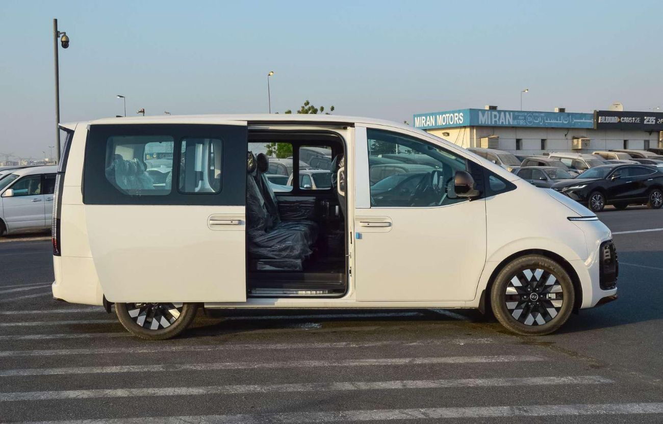 Hyundai Staria HYUNDAI STARIA 2.2L DIESEL LUXURY 2025