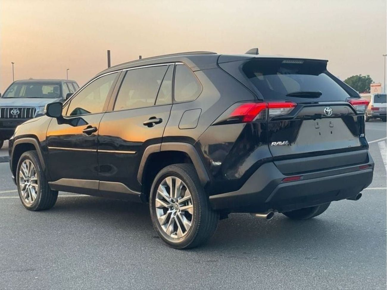 Toyota RAV4 2020 Toyota Rav4 XLE Premium+ 2.5L V4 Full Option With Radar Push Start & Electric Leather Seats - T