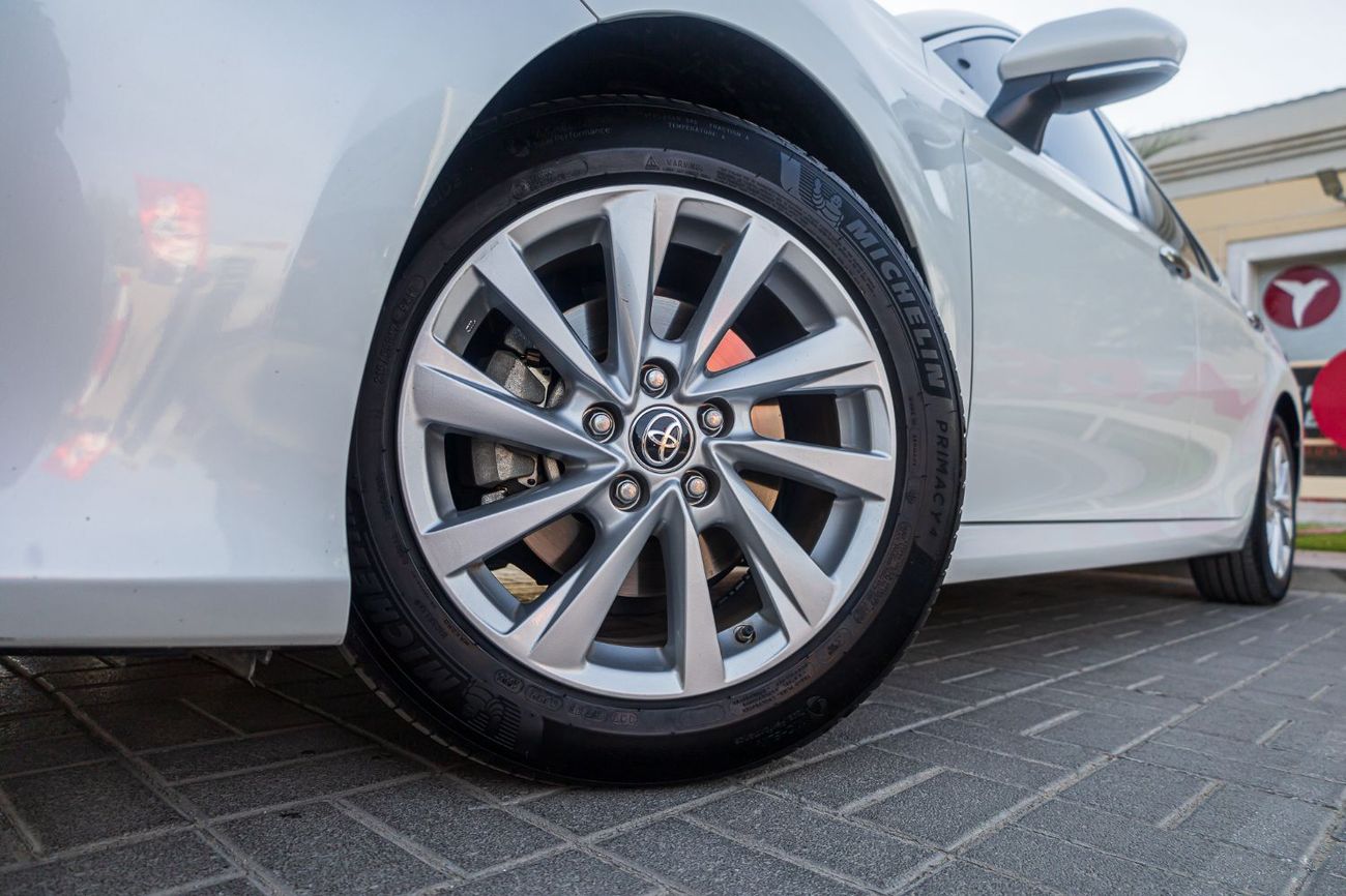 Toyota Camry SE 2.5L (204 HP)