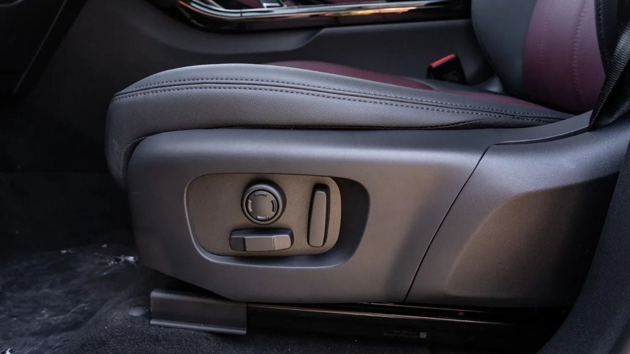 لاند روفر رانج روفر إيفوك 2025 | RANGE ROVER EVOQUE 249PS PREMIUM HONOR [ EXPORT ONLY ]