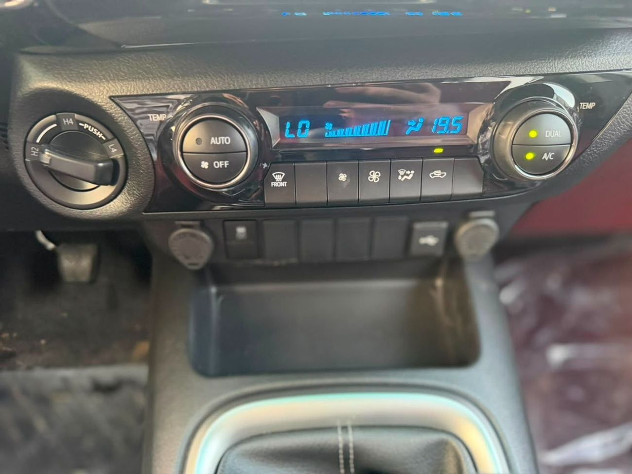 Toyota Hilux GLX FULL PUSH START MANUAL