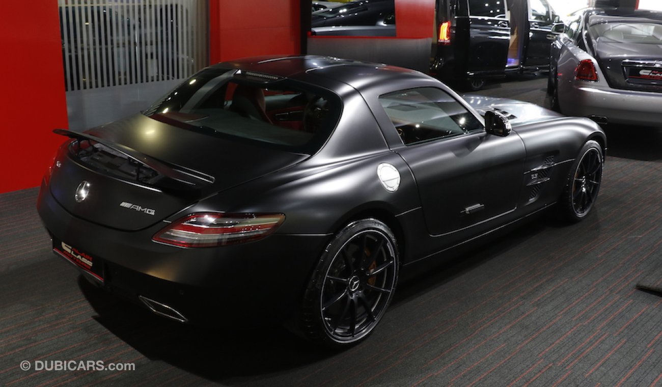 مرسيدس بنز SLS AMG Matte Black Vinyl Wrap