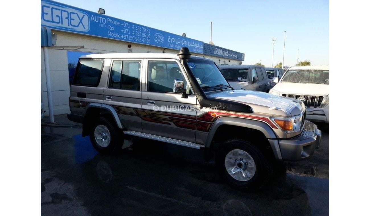 تويوتا لاند كروزر Hard Top 76 LX 10, Petrol engine, 10 Seats