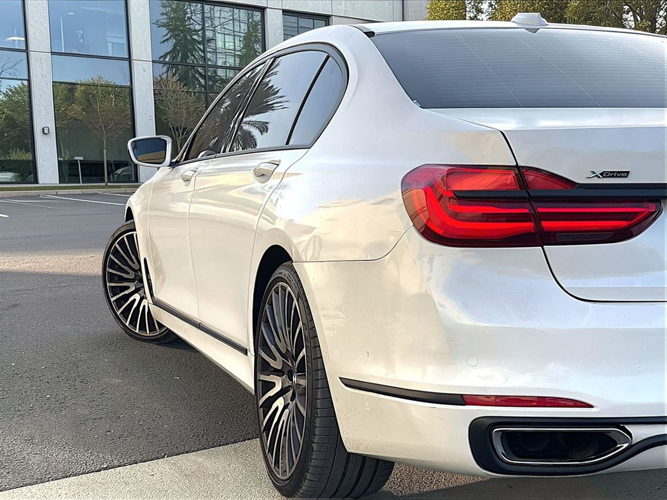 بي أم دبليو 750Li xDrive Executive 4.4L