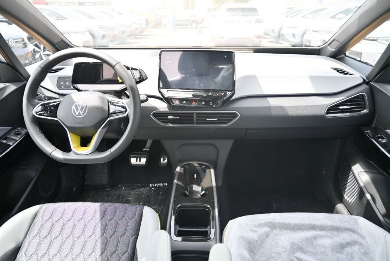 Volkswagen ID.3 Volkswagen ID 3 PRO, FWD, 5 Doors Electric Engine, 20 inch Alloy wheels, Close Panoramic Roof, Heads