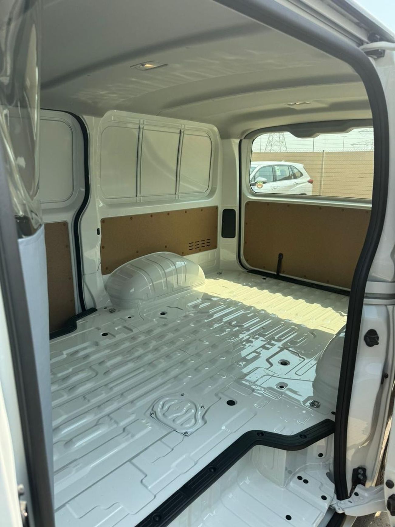 تويوتا هاياس 3.5L CARGO STANDARD ROOF MANUAL TRANSMISSION