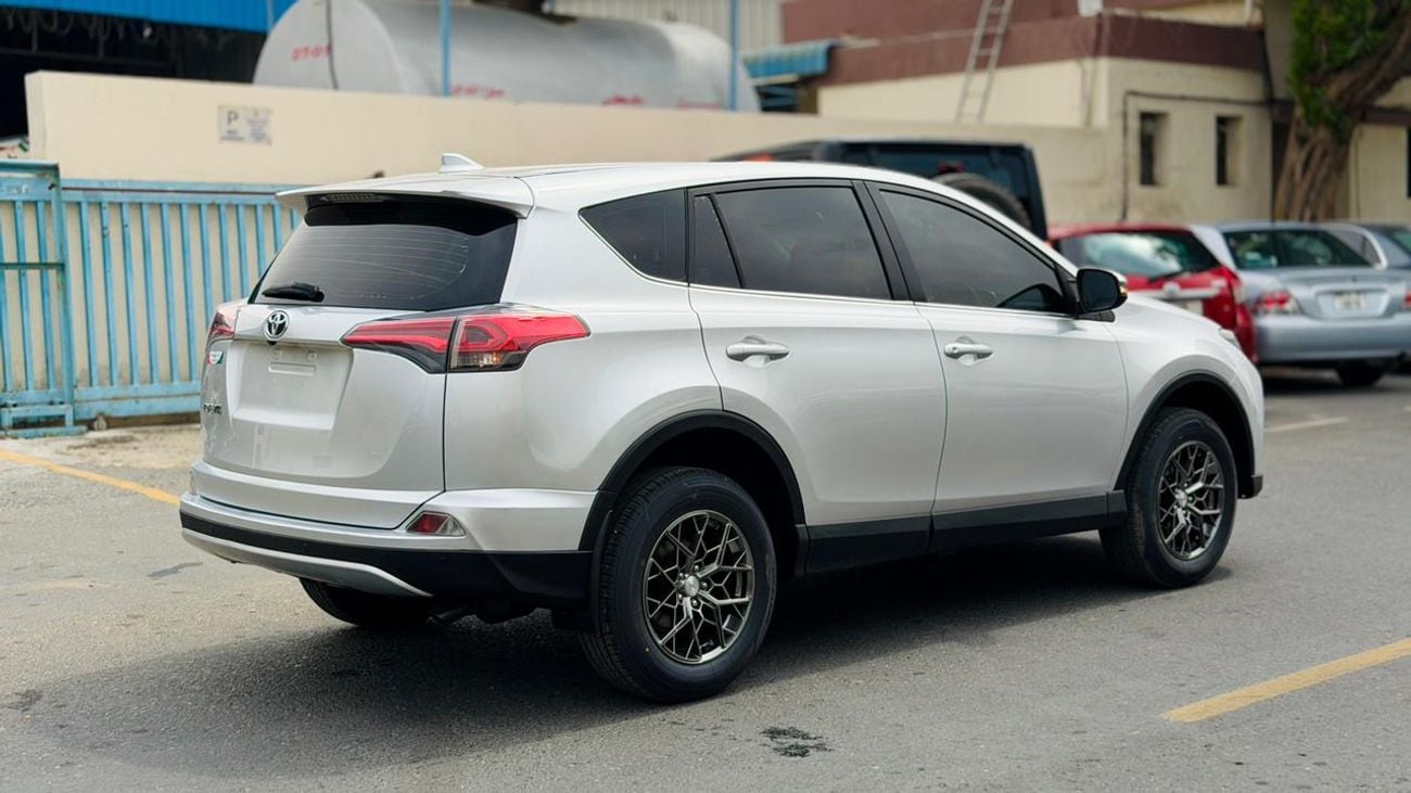 تويوتا راف ٤ -