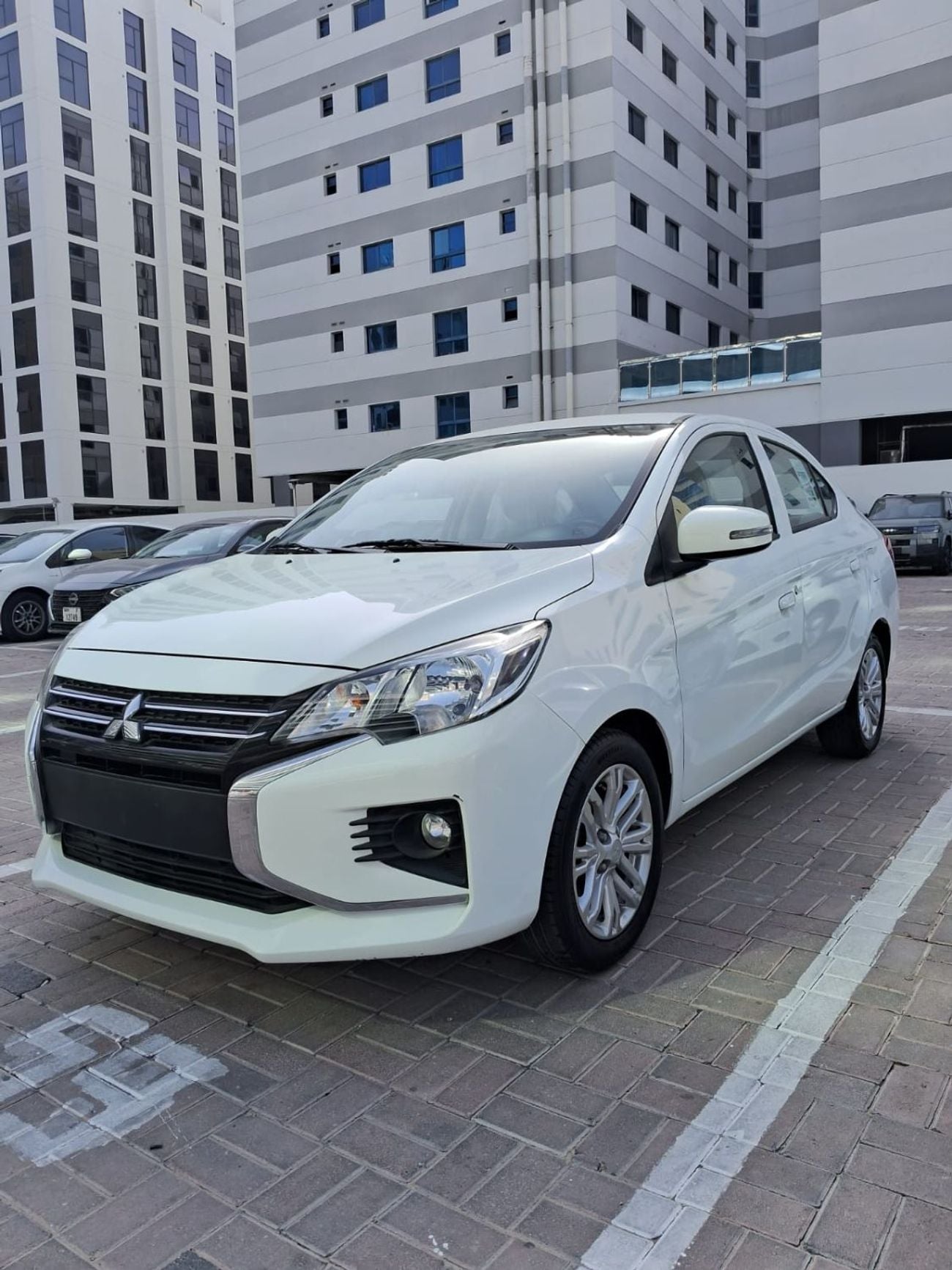 ميتسوبيشي اتراج GLX