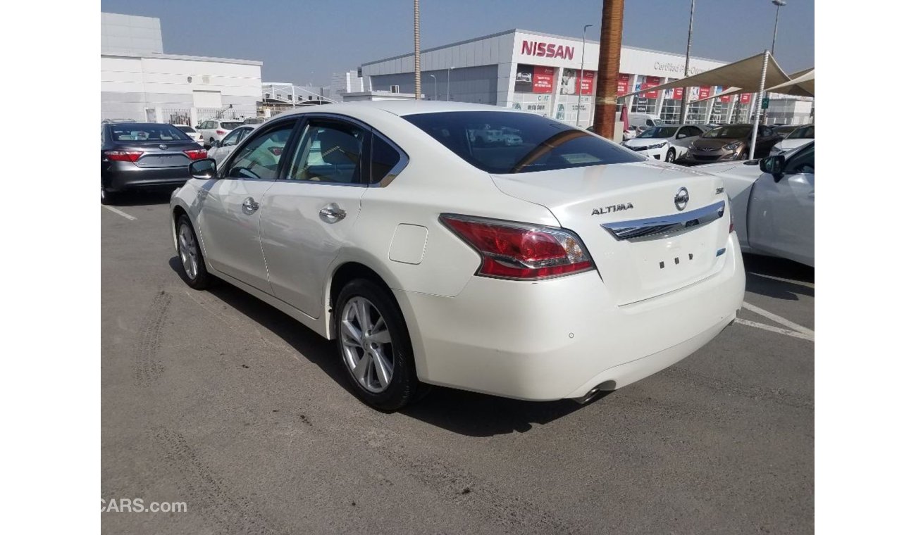 Nissan Altima Nissan Altima SV GCC without accident very clean inside and out in 2015 agency condition