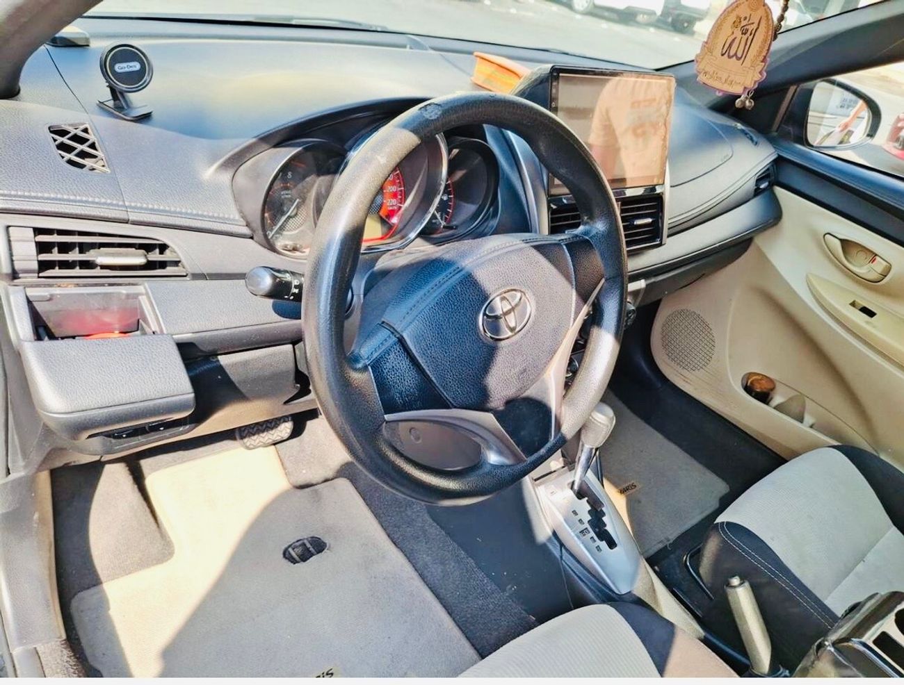 تويوتا يارس Toyota Yaris 2016 GCC free accident perfect conditions and additional accessories smart screen GPS b