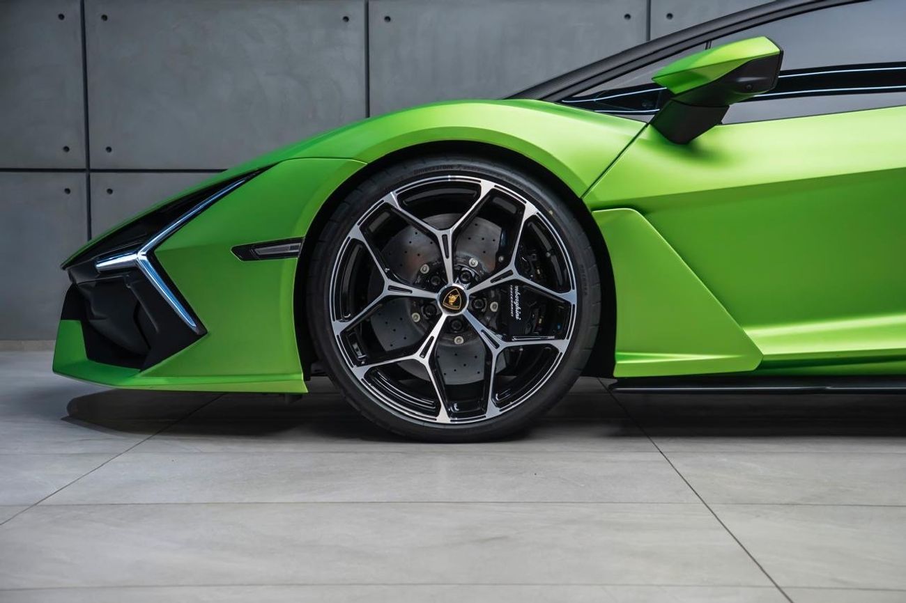 لامبورغيني ريفويلتو 6.5L V12 Hybrid