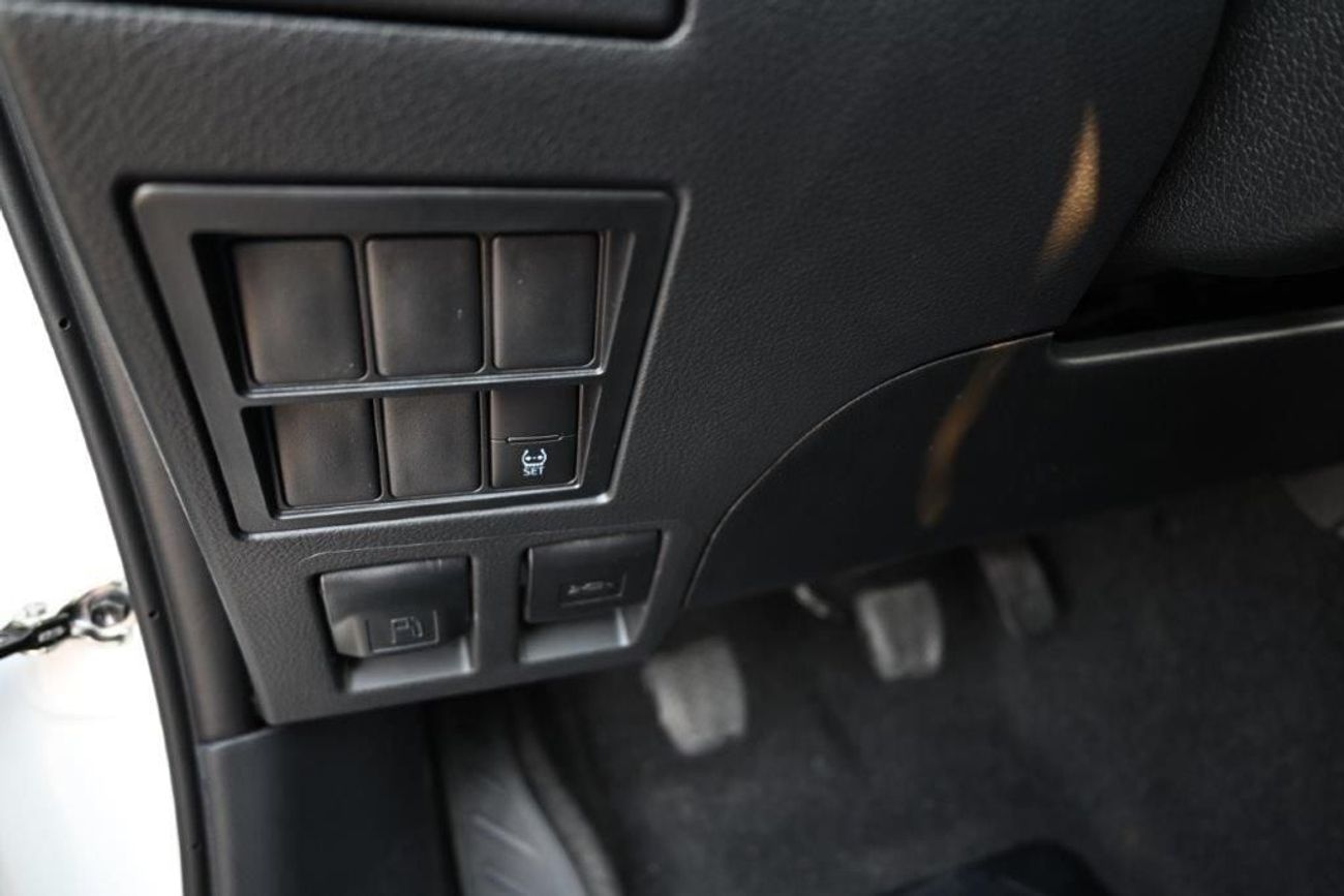 تويوتا هيلوكس كابينة مزدوجة 2.4 لتر ديزل بناقل حركة مانويل الأساسي