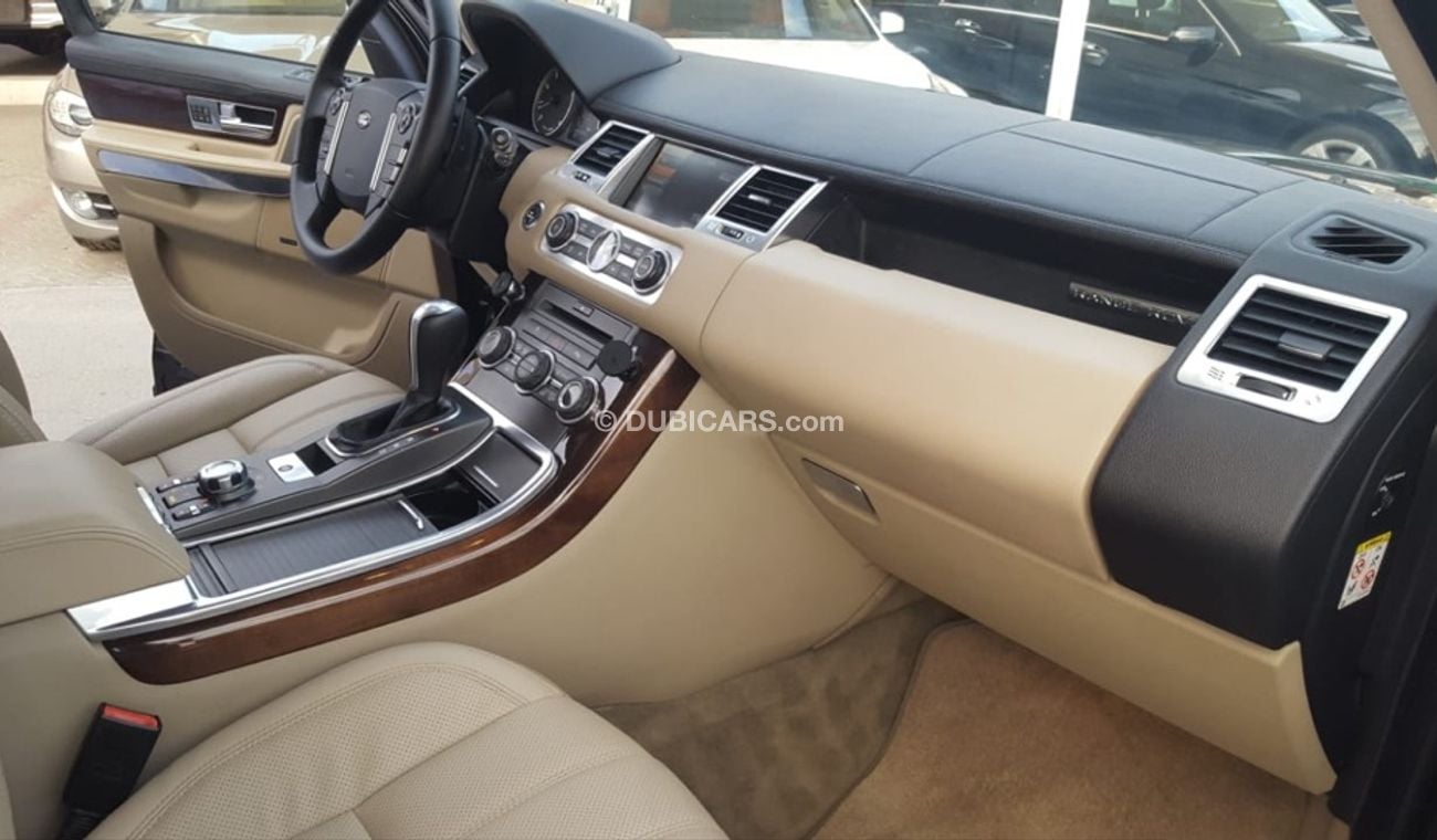Land Rover Range Rover Sport 2011 car prefect condition full service full option low milea