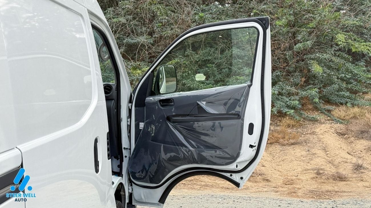 Nissan Urvan HIGH ROOF WIDE BODY 3-Seater Manual (4-Door) NV350 Highroof Delivery Van GCC Manual White