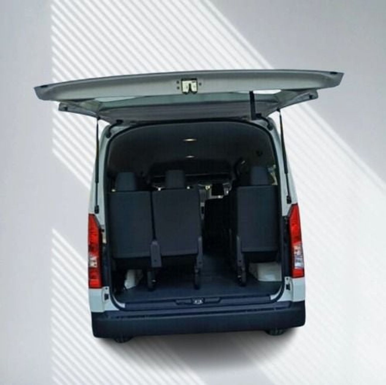 تويوتا هاياس 2.8L DIESEL 13 SEATER MANUAL TRANSMISSION ( FOR RE- EXPORT ONLY )