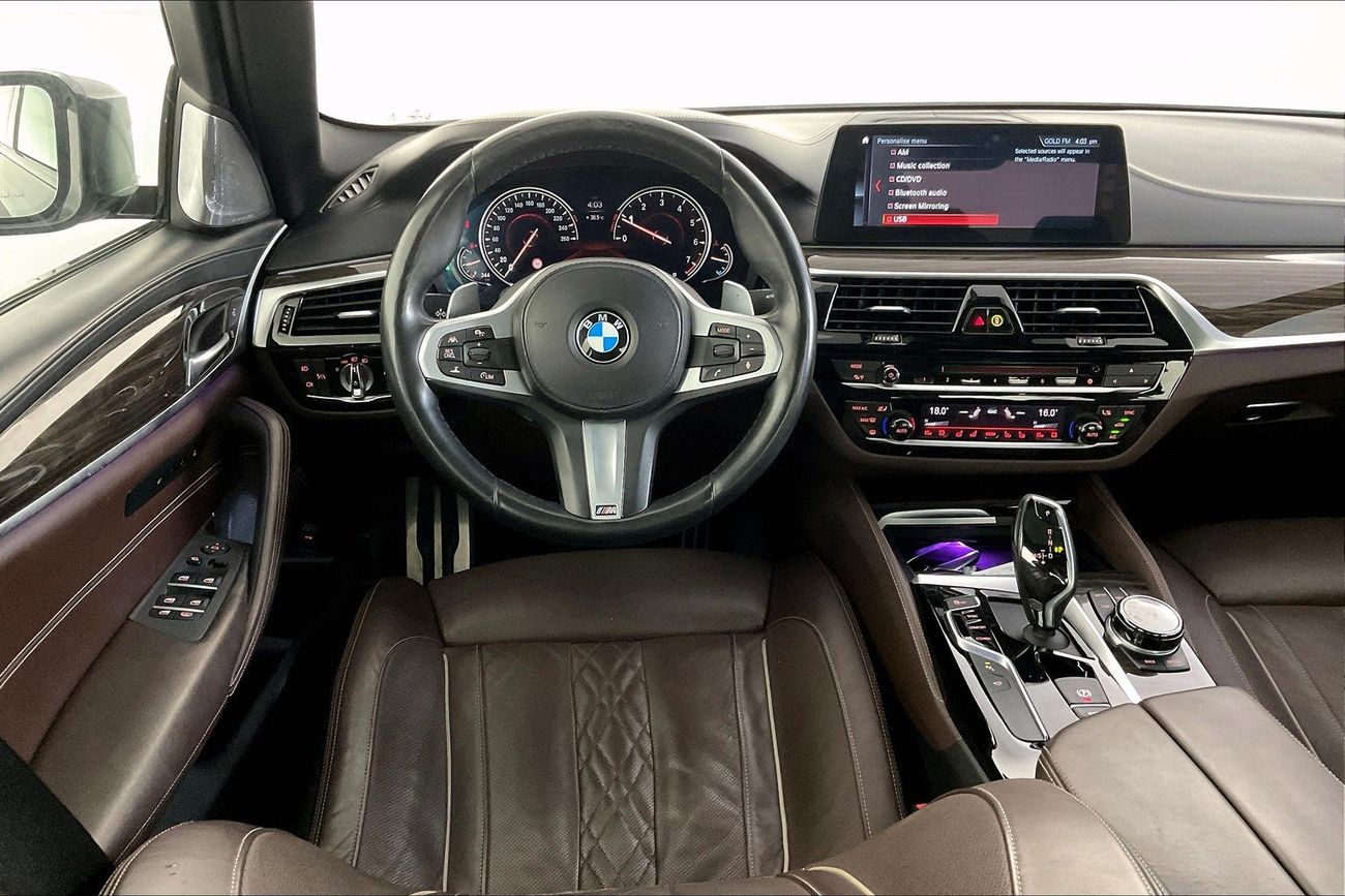 بي أم دبليو 530i Luxury + M Sport Package | شامل الضمان | 0 ﺪﻔﻋﺓ ﺃﻮﻟﻯ