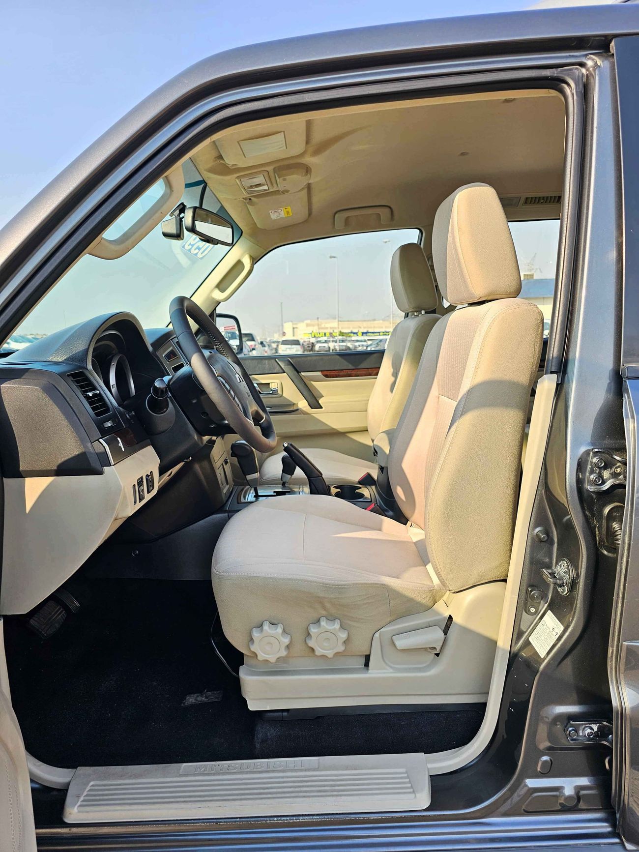 ميتسوبيشي باجيرو GLS 3.5/ 4WD/ DVD CAMERA/ LOW MILEAGE/ 861 MONTHLY /LOT#701811