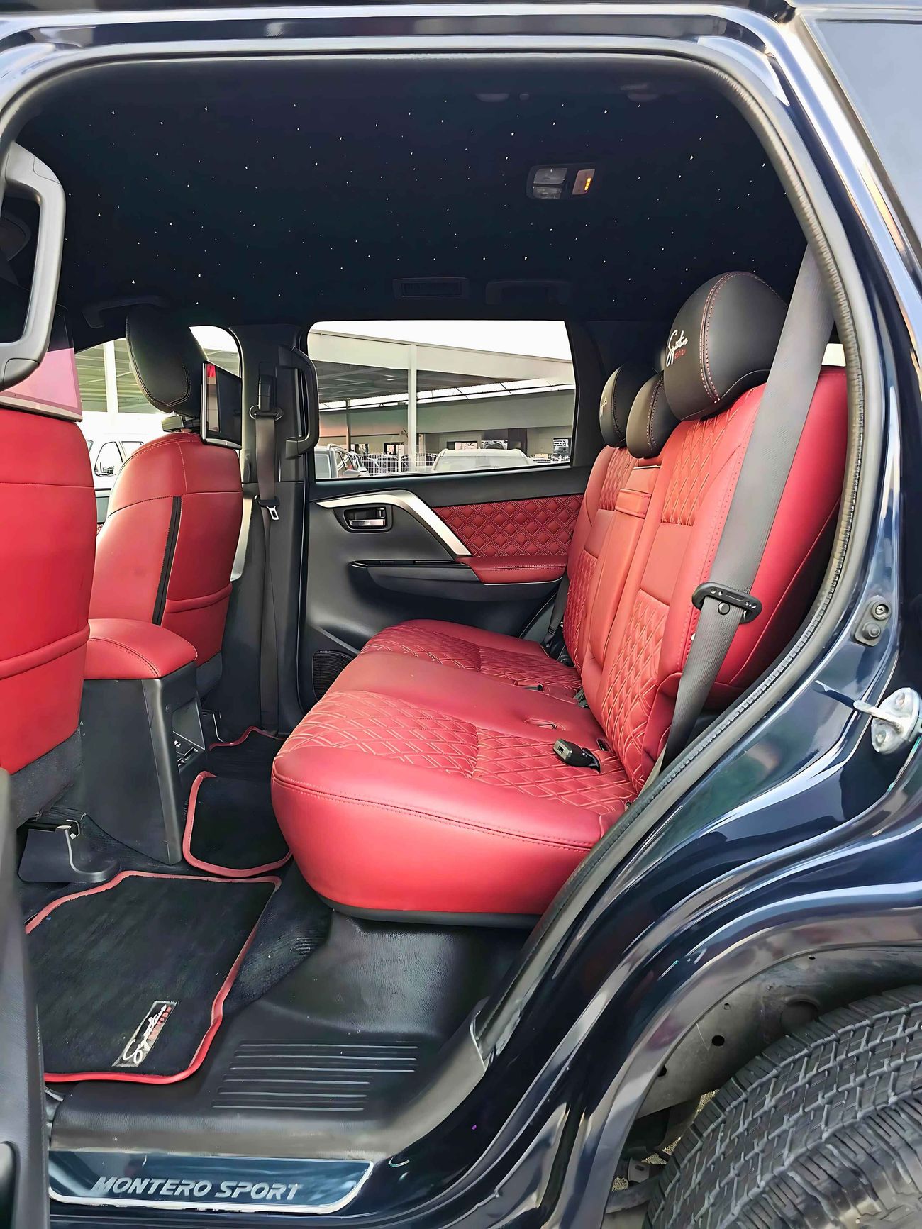 Mitsubishi Montero / SIGNATURE  EDITION/ FULL OPT/ CUSTOM  INTERIOR/ 1075 MONTHLY / LOT#11172