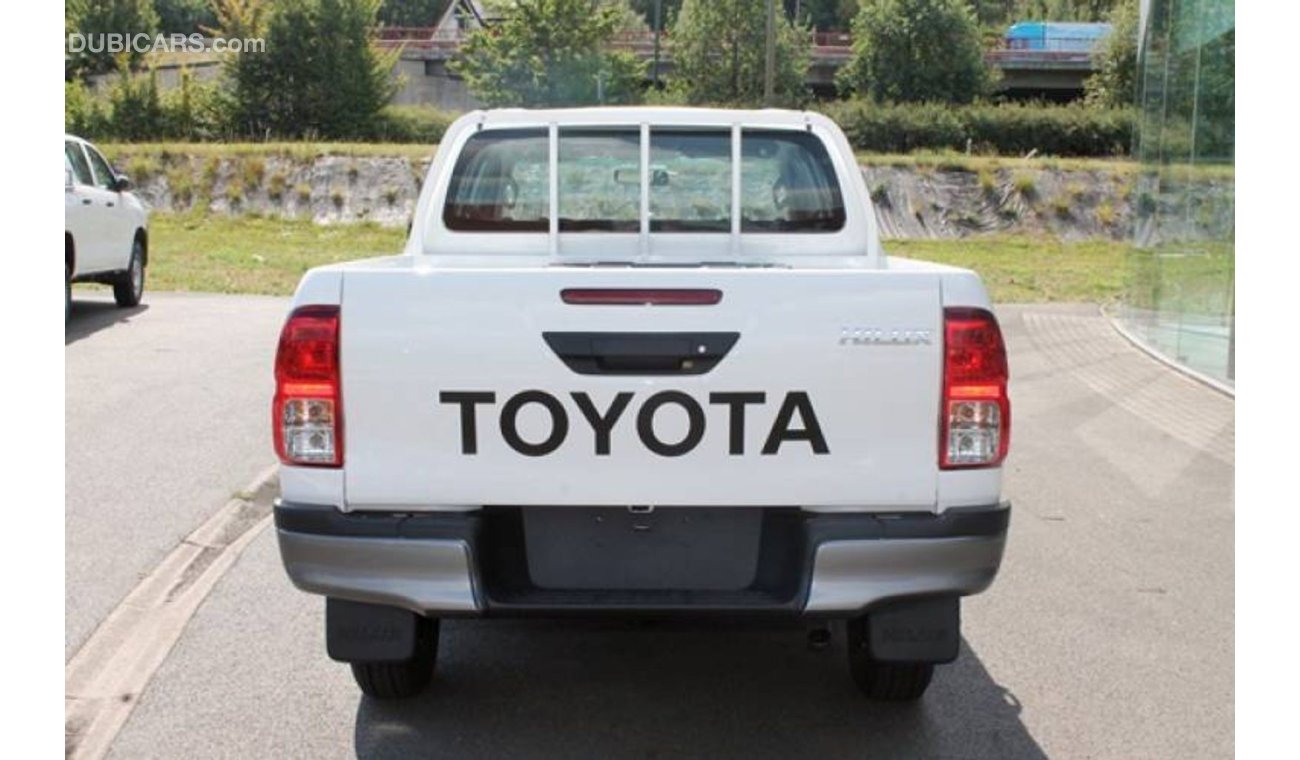 Toyota Hilux 3.0L Diesel MT Mid option