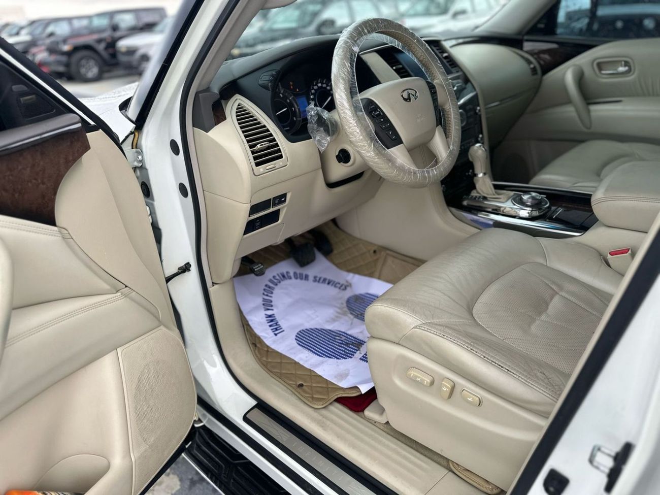 إنفينيتي QX80 Infiniti QX80 GCC 8 cylinder 4.4 full Option full service history aqency