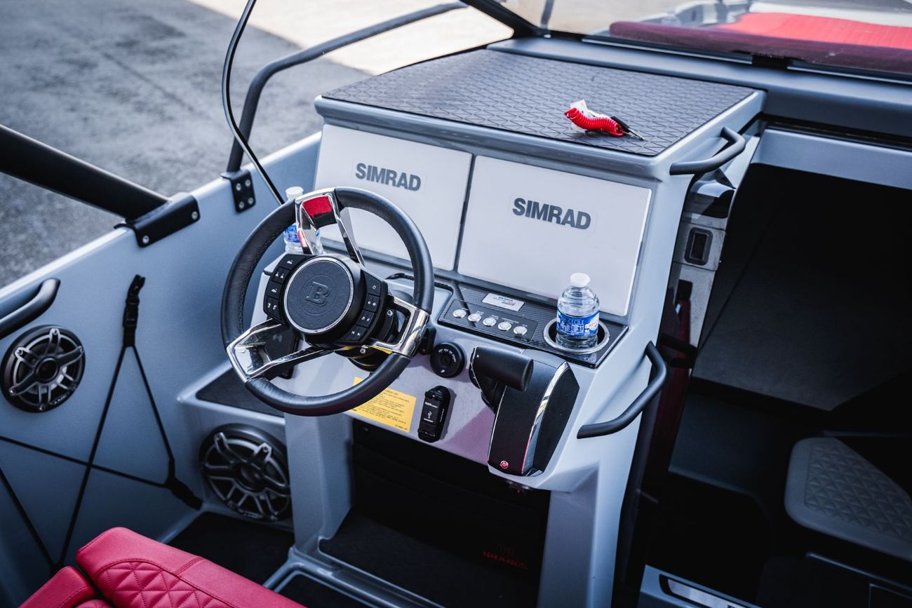 برابوس جي 800 ويدستار - مرسيدس-إيه إم جي جي 63 Boat BRABUS SHADOW 300 CROSS TOP INCL. TRAILER