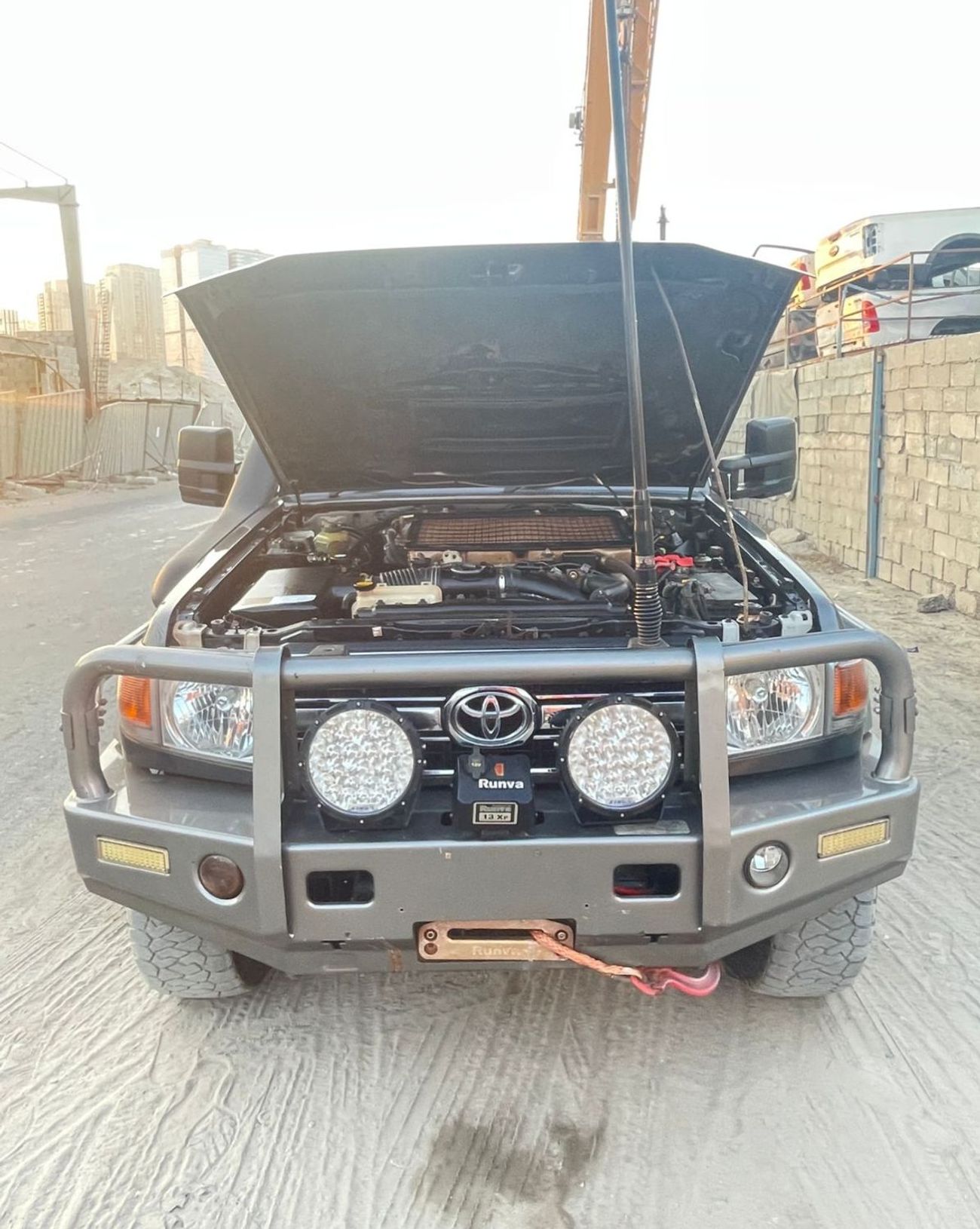 تويوتا لاند كروزر بيك آب RIGHT HAND DRIVE 4.5 1 VD ONLY FOR EXPORT