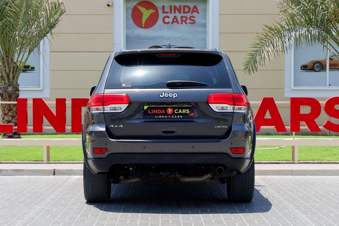 جيب جراند شيروكي Jeep Grand Cherokee Laredo 2017 GCC under Warranty with Flexible Down-Payment/ Flood Free.