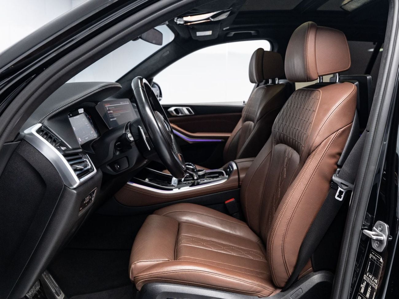 بي أم دبليو X5 XDRIVE M50I BUY NOW, PAY 2027 | THE BLACKLINE STANDARD | 2027 BMW Warranty + Service Contract, GCC