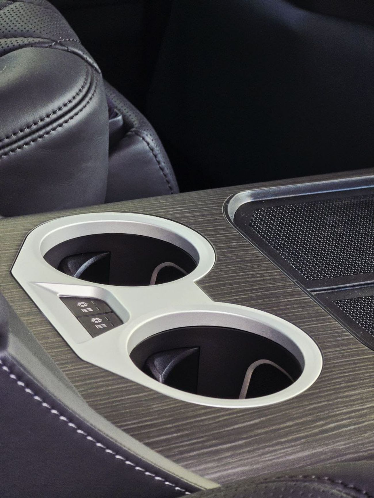 Toyota Land Cruiser VX 3.5L PETROL A/T OFFROAD EDITION WITH MBS AUTOBIOGRAPHY VIP  4 SEATS AND ROOF STAR LIGHT