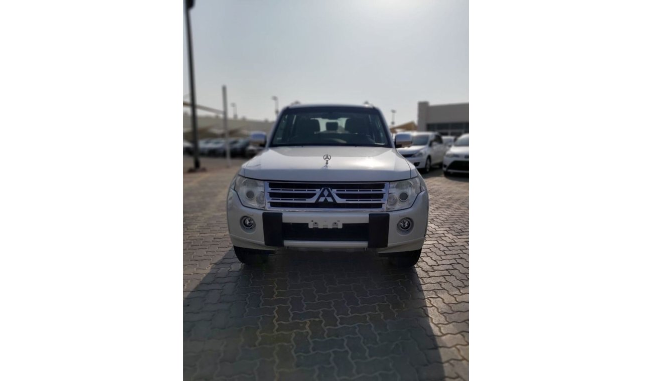 Mitsubishi Pajero MITSUBISHI PAJERO 2011- 3.8 - Full Option - Free Accident - Good Condition.