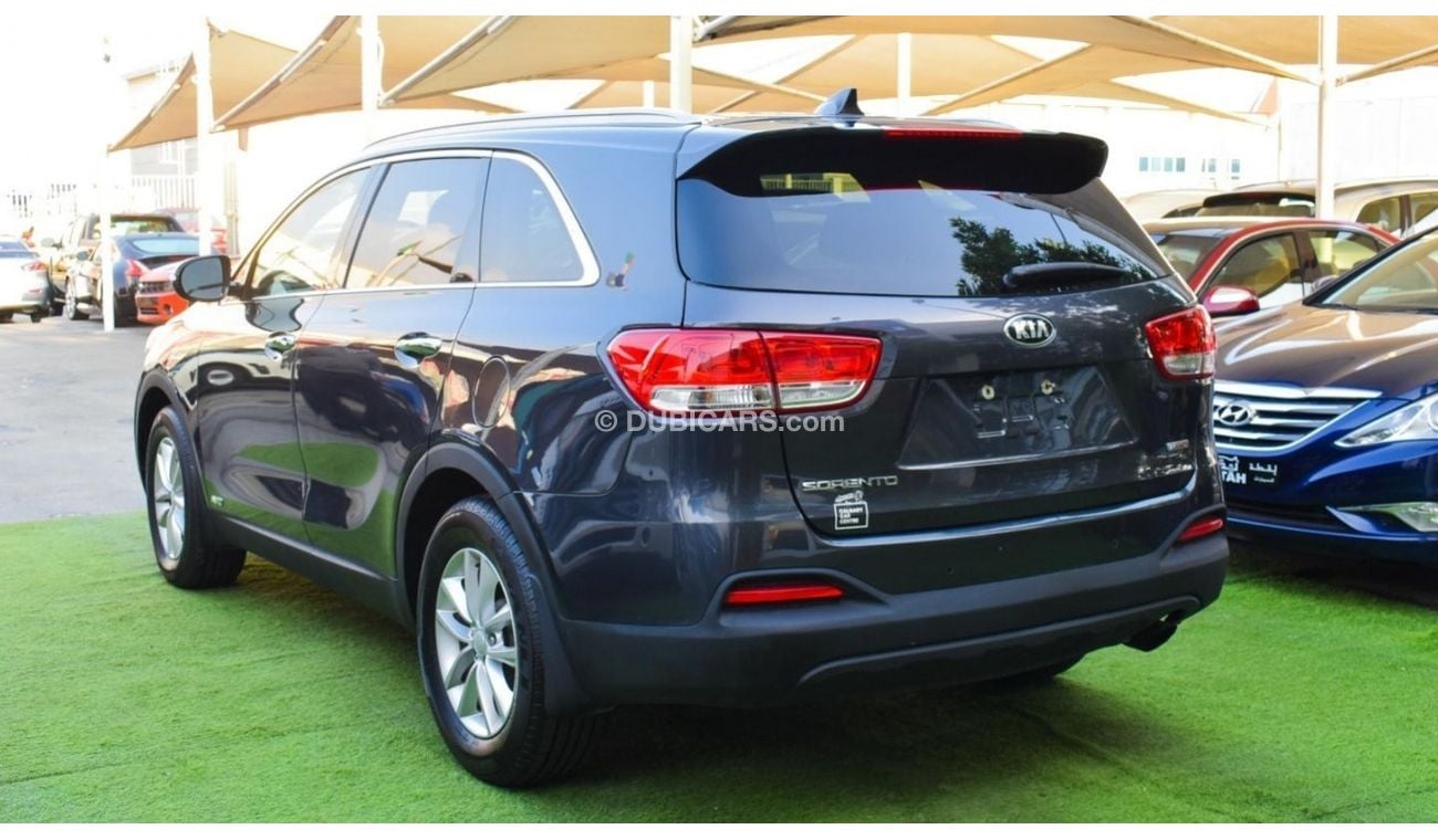 كيا سورينتو موديل 2017 وارد كندا 4 سلندر  لون رمادى  بصمة مثبت سرعة تحكم رنجات شاشة خلفية جناح خلفى بحالة ممتازة