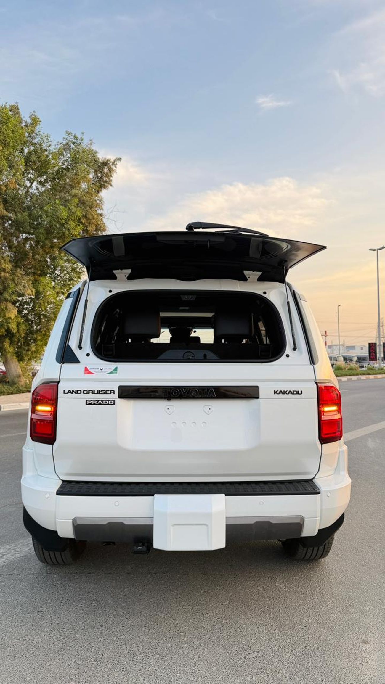 تويوتا برادو KAKADU | BRAND NEW CONDITION | 360 VIEW CAMERA | ELECTRIC HEATED & MEMORY SEATS | AT | PANORAMIC SUN