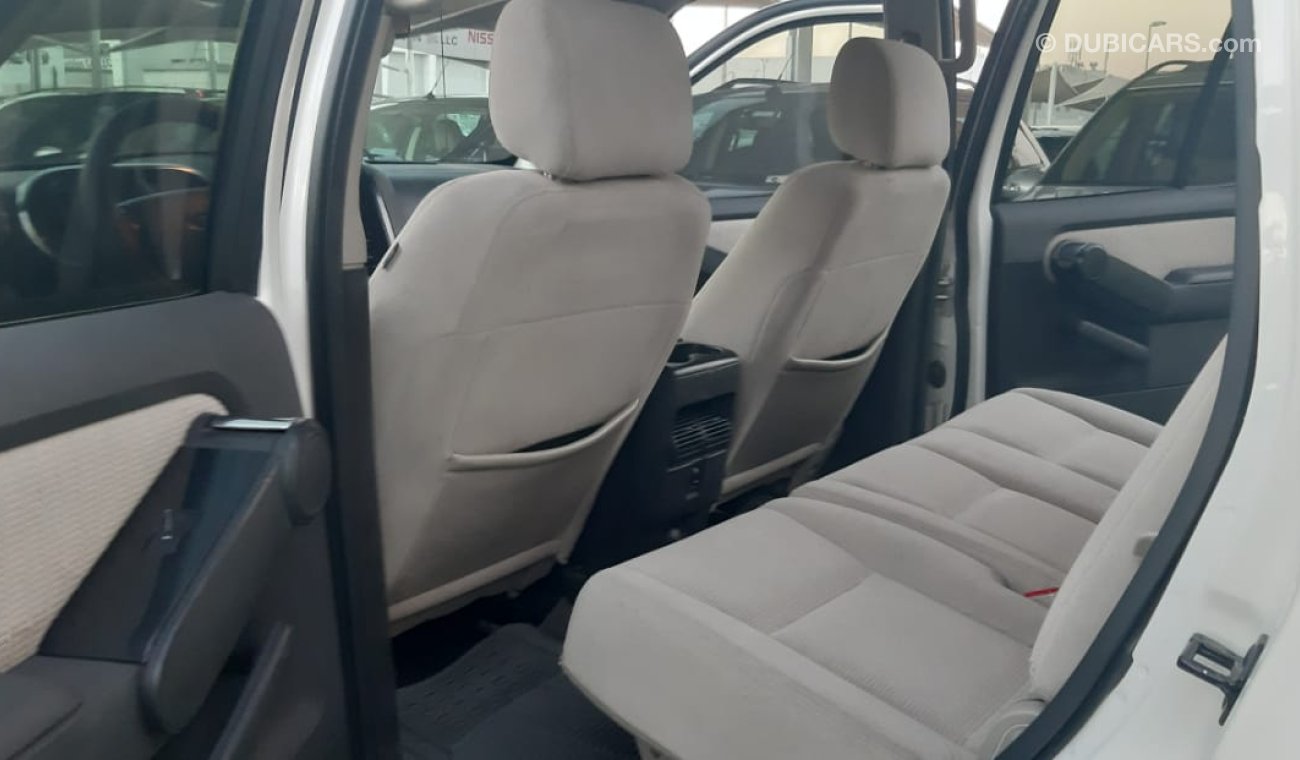 فورد إكسبلورر خليجى رقم 2 مثبت سرعة - رنجات - حساسات - شاشة - تحكم كاميرا خلفية بحالة ممتازة لاتحتاج لأى مصاريف