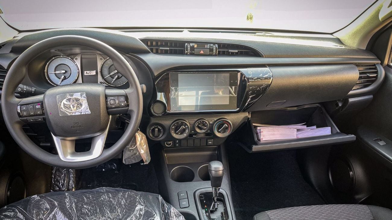 Toyota Hilux SGLX S GLX 2.4L 4WD A/T S GLX 2.4L AWD A/T 2.4L DSL DC 4X4 Active Comfort A/T 2025YM