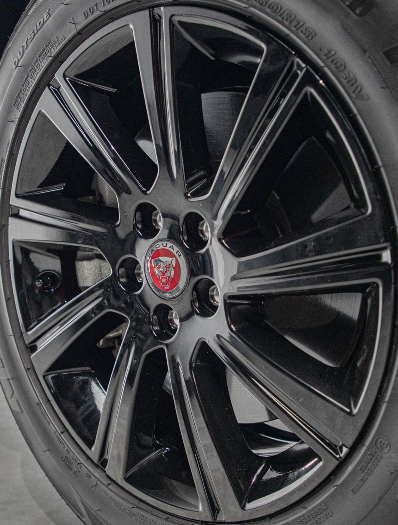 جاكوار E Pace P200 Black Edition