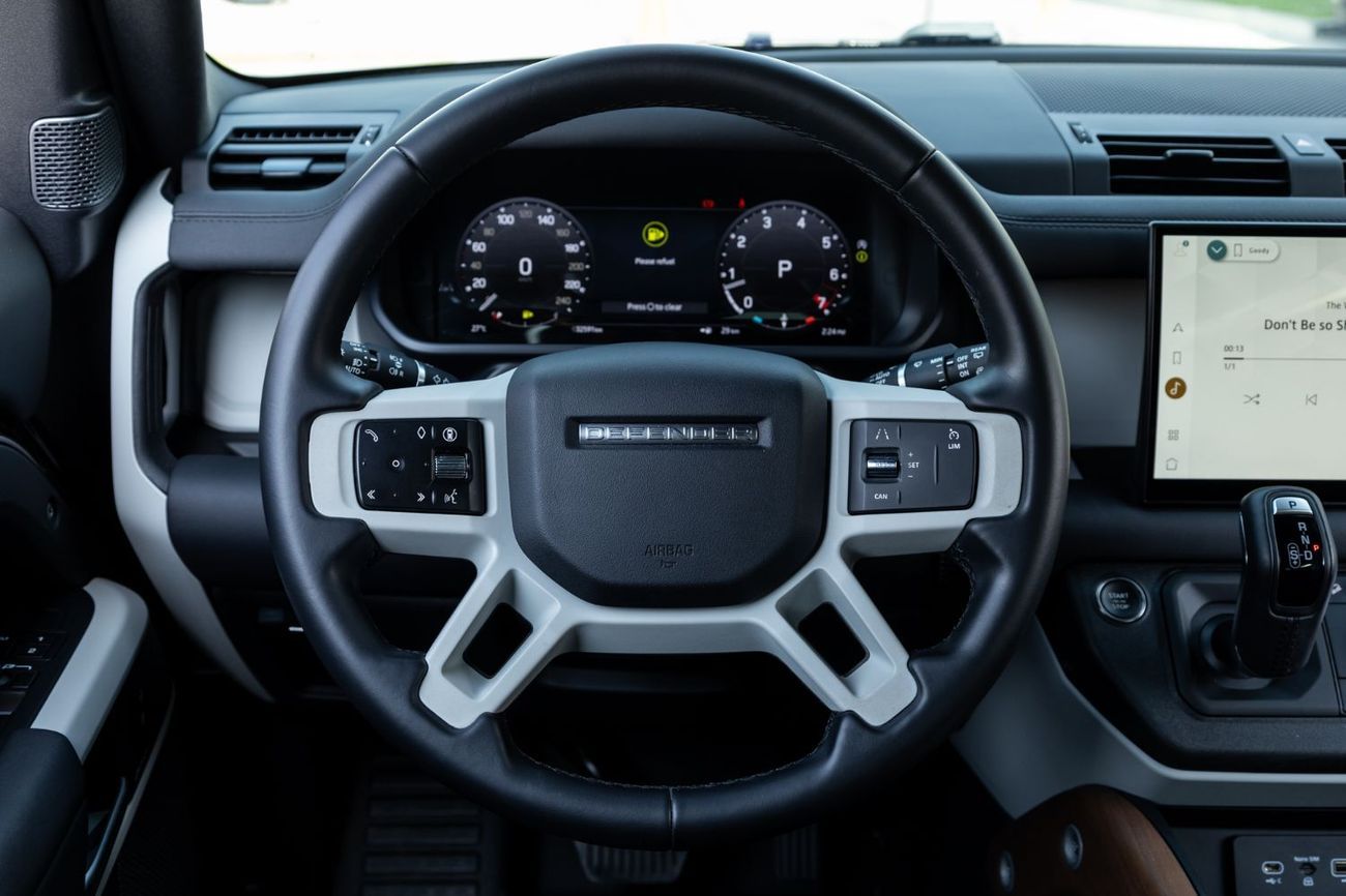 لاند روفر ديفندر P300 90 X-Dynamic SE 2.0L (5 Seater)