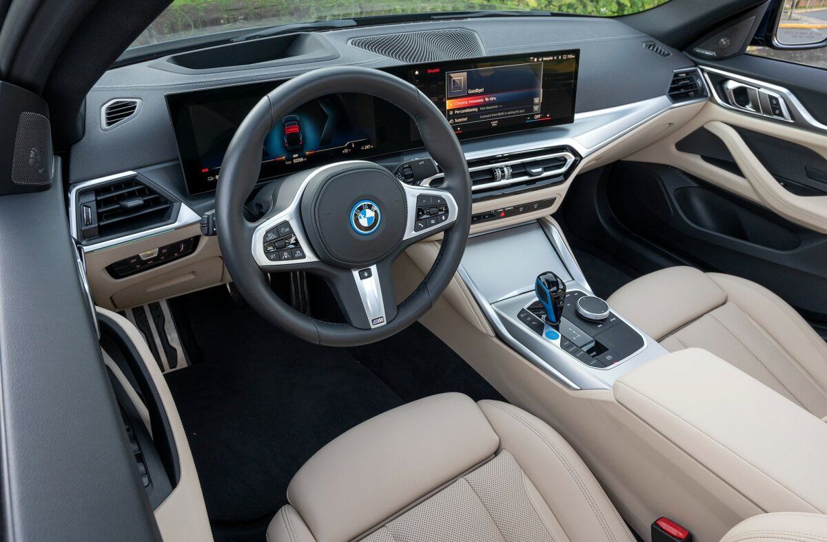 بي أم دبليو i4 interior - Cockpit