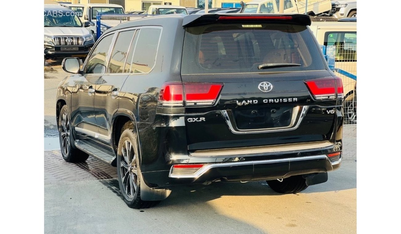 تويوتا لاند كروزر Toyota Landcruiser LHD Petrol engine model 2011 facelift 2022 car very clean and good condition