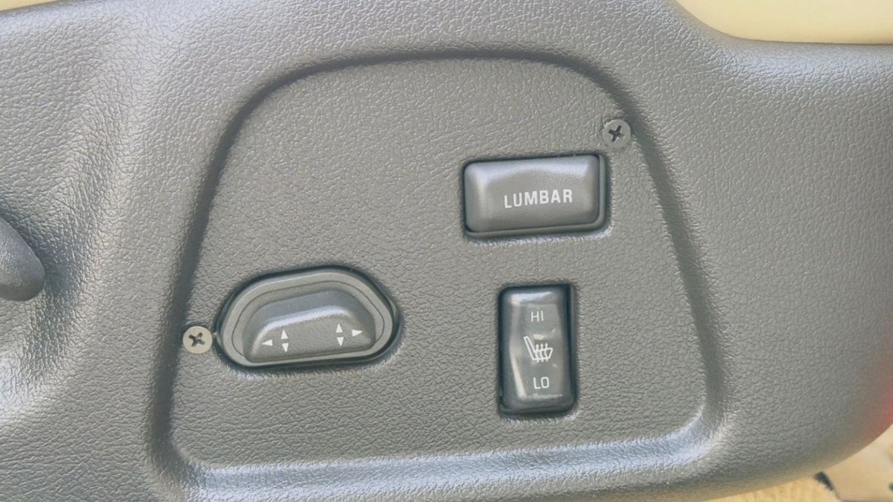 Hummer H3 2008 | LHD | LEATHER SEAT | SUNROOF | ROOF MOUNTED LED STRIP LIGHTS | BACK TIRE